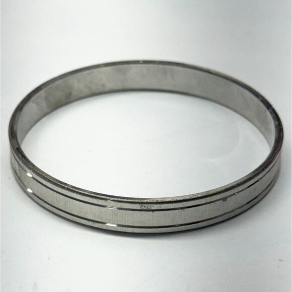Vintage silver brushed bangle bracelet - Picture 1 of 4